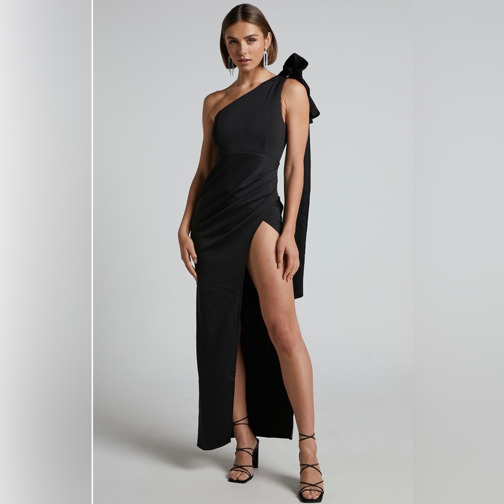 🌼MARCELINA ONE SHOULDER BOW MAXI DRESS IN BLACK